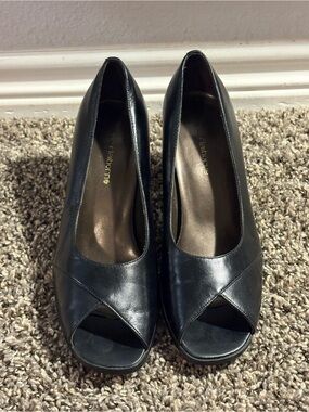 Liz Claiborne Black Leather Peep-Toe Pumps